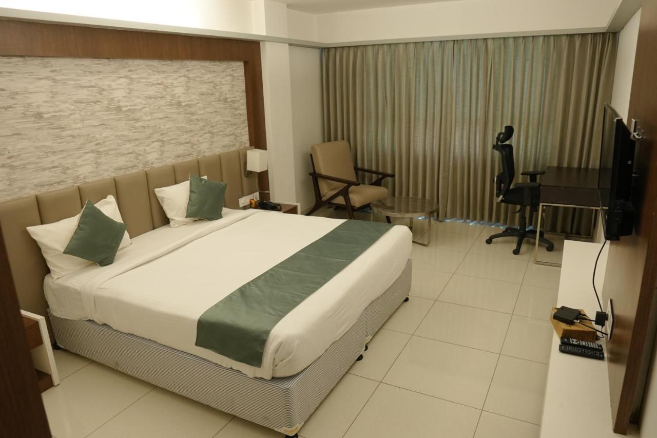 Hotel Konark Khammam Exteriör bild