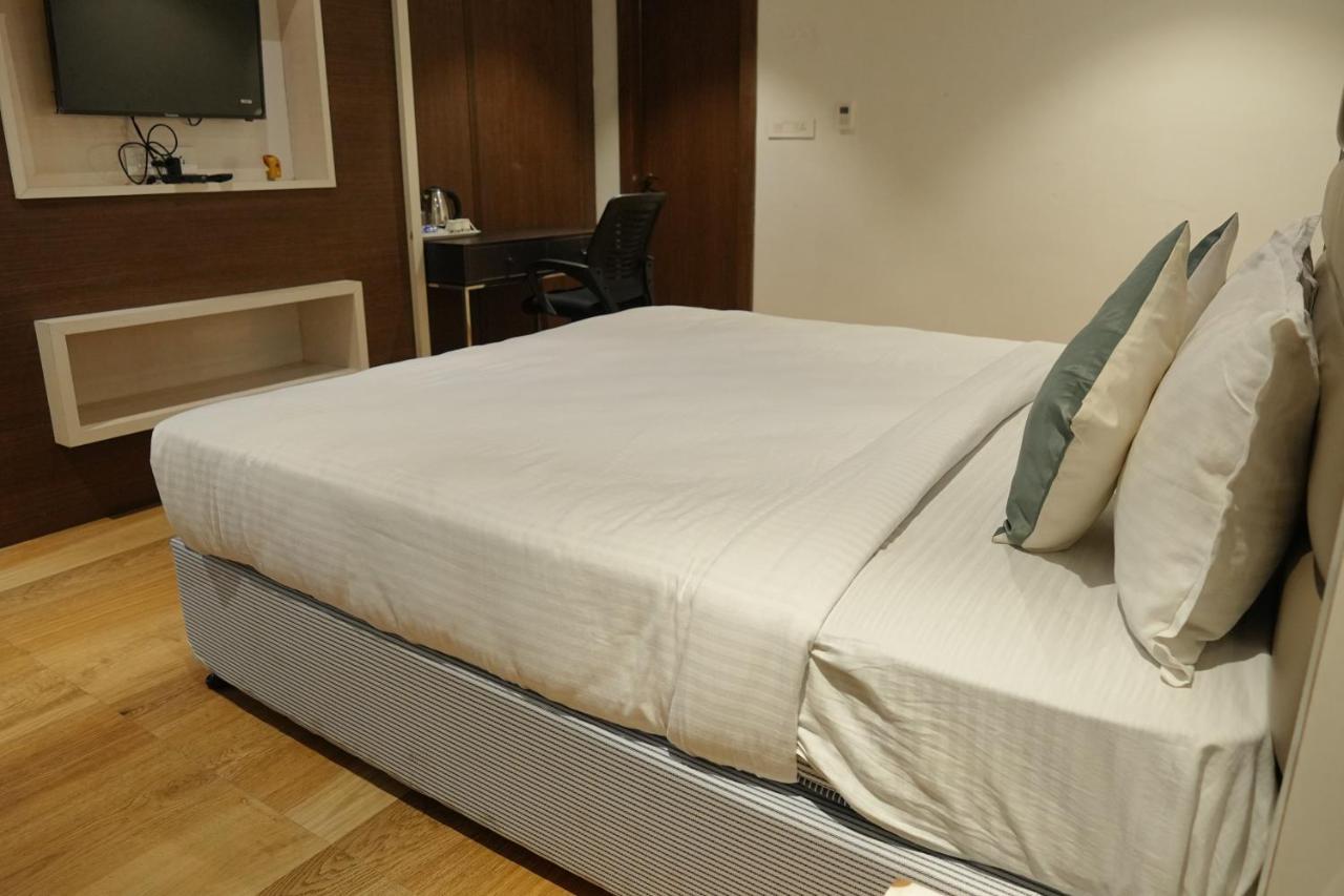Hotel Konark Khammam Exteriör bild
