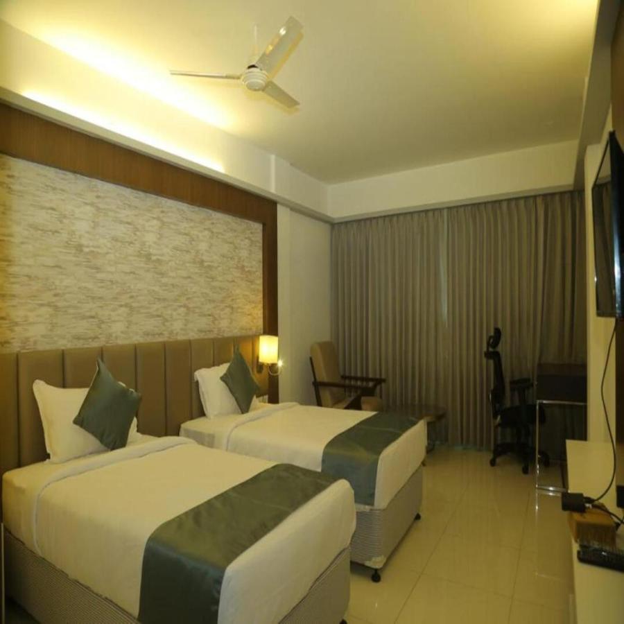 Hotel Konark Khammam Exteriör bild